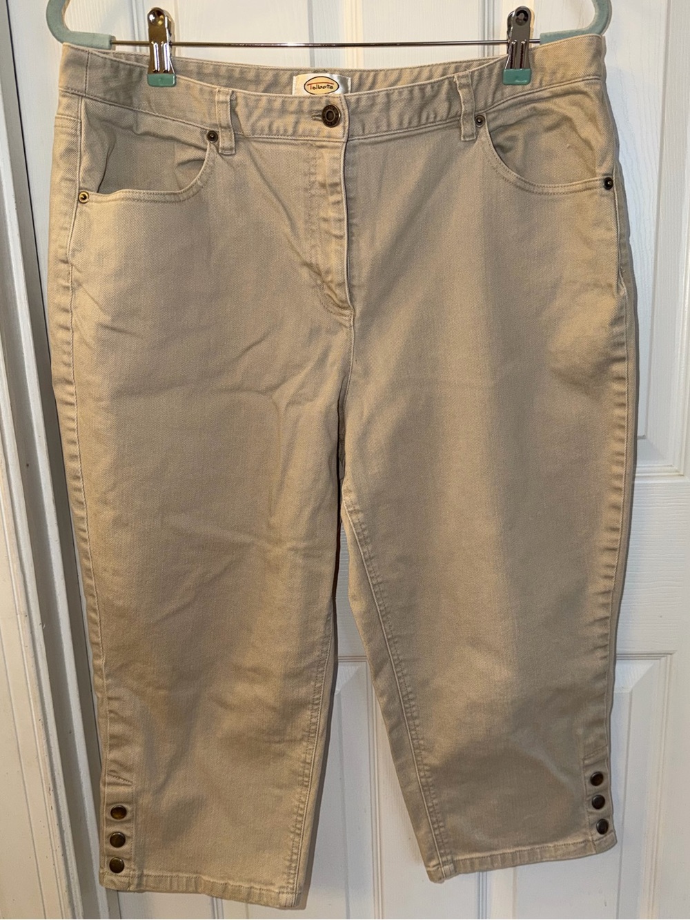 Talbots capri pants w/snap-button hem detail chino design Lt khaki Sz 16
